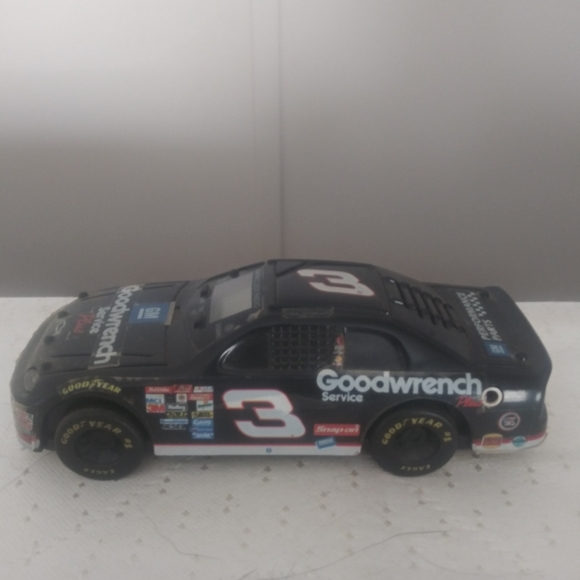 Dale Earnhardt clock AM/FM radio - Picture 3 of 3